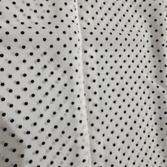 NEW WITH TAGS!  Adorable Banana Republic Black/White top ruffle-sleeves, Medium - Picture 2 of 7